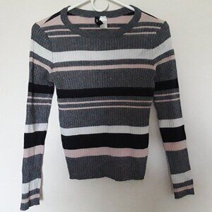 Women's Divided H&M Size Small Beautiful Long Sleeve Sweater
